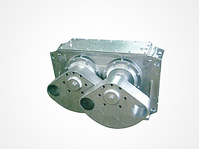 座式自同步稀油激振器